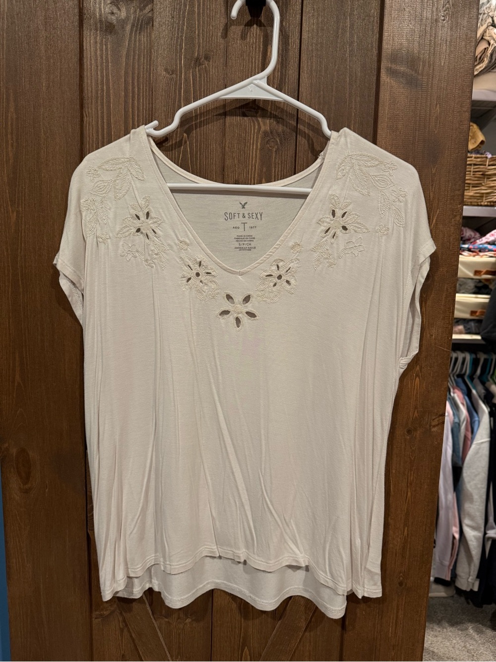 American Eagle Outfitters Cream V-Neck Eyelet Embroidered Short Sleeve Tee